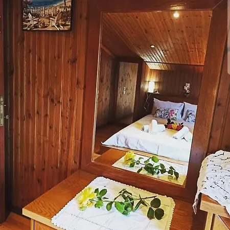 Βίλα Κλειώ *